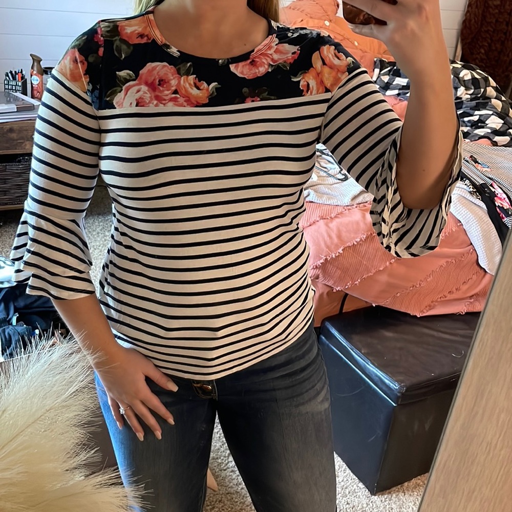 Flowy sleeves & floral top